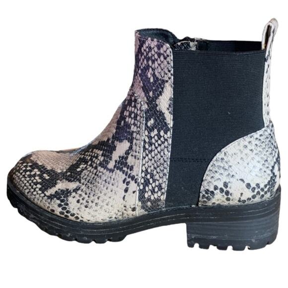 Universal threads shoes black and white ankle booties size 7.5‎ reptile print - Picture 5 of 7